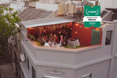 Disfruta un asado en terraza en palermo, prueba empanadas caseras, degusta vinos argentinos y comparte risas con locales. cena de 7 pasos con maridaje incluido.