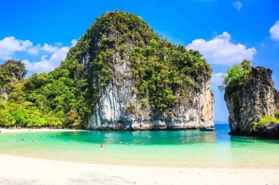 Phang nga bay erleben: speedboottour zu james bond island, hong krabi und dem schwimmenden dorf panyee. inkl. hoteltransfer, mittagessen & lokaler guide.