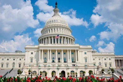 Partez tôt de new york pour découvrir les monuments emblématiques de washington dc, le capitole américain et le smithsonian air and space museum. bus inclus et temps libre garanti.