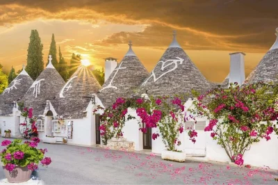 Découvrez les trulli d’alberobello, les ruelles de monopoli en bord de mer et polignano a mare lors d’une journée en petit groupe avec chauffeur local et wifi gratuit à bord.