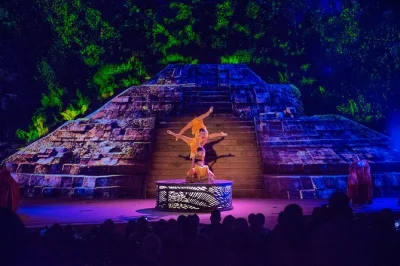 Scivola sulla baia di banderas al tramonto, cena a lume di candela sulla spiaggia di las caletas e vivi lo spettacolo alma in un anfiteatro nella giungla. include open bar e cena.