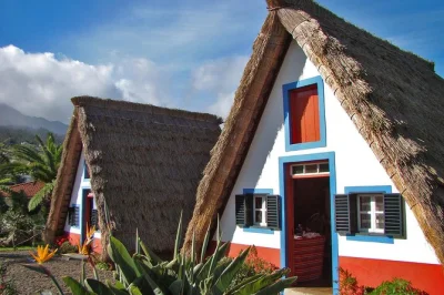 Madeira ost entdecken: atemberaubende aussichten am pico do arieiro, bunte dreieckshäuser in santana und lokale rumverkostung – mit bequemer hotelabholung.