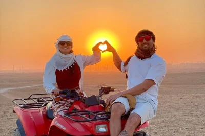 Vivi il fascino del deserto alle piramidi di giza, cavalca cammelli e quad, fai shopping di souvenir e rilassati con una cena e spettacoli dal vivo su una crociera sul nilo. include pickup e guida.