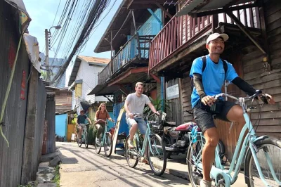 Feel the pulse of bangkok on a relaxed bike tour through thonburi’s backstreets, vibrant markets, and riverside temples—small group, local guide, bikes included.
