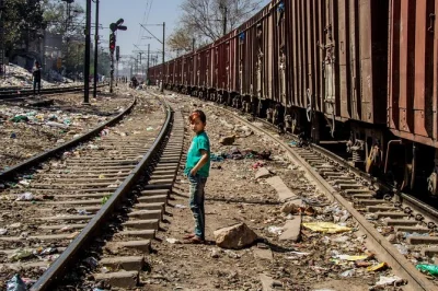 Erlebe delhis slum hautnah bei einem geführten spaziergang, trinke chai mit einheimischen, entdecke den deer park und nutze öffentliche verkehrsmittel. mit lokalem guide.