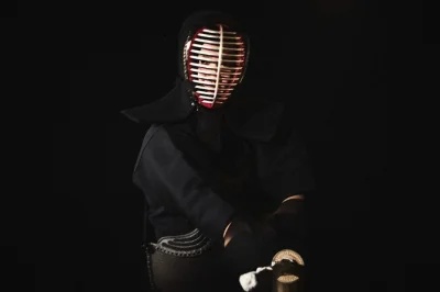 Vivi un’autentica esperienza di kendo in un dojo di osaka, indossa l’armatura da samurai e scopri un museo privato dedicato ai guerrieri. tutto incluso con guida in inglese.