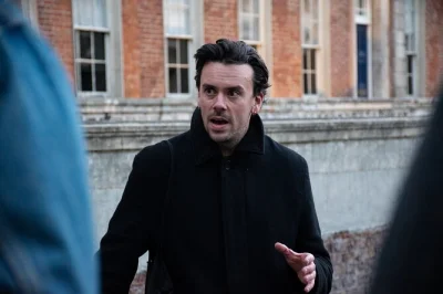 Descubre la historia embrujada de dublín, desde temple bar hasta cementerios tenebrosos, con un guía local. escucha relatos de drácula, banshees y crímenes. accesible para silla de ruedas.