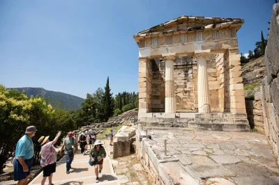 Explore delphi com guia local, visite o museu e aproveite um almoço típico na vila de arachova. inclui transporte, ingressos e histórias incríveis.