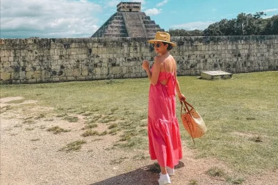 Sinta a energia de chichen itza, nade no cenote ik kil e explore as ruas amarelas de izamal neste passeio de um dia saindo de mérida com guia, almoço buffet e transporte.