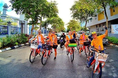 Pedal through kuala lumpur’s vibrant neighborhoods, sample fruit at a local market, and pause at temples on this guided city bike tour. includes brunch and all gear.