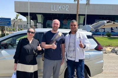 Llegar o salir de luxor sin estrés con un traslado privado entre tu hotel y el aeropuerto. con conductor local, agua embotellada y recogida puntual para un viaje tranquilo.