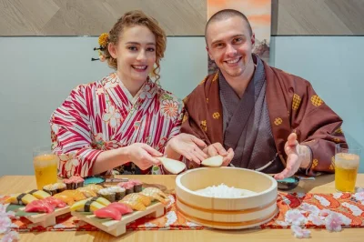 Prepara il tuo sushi a dotonbori, osaka, con chef locali. 12 pezzi, sake o birra inclusi, menu vegani, vegetariani e halal. prenota ora per un’esperienza pratica e divertente.