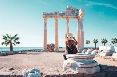 Explore as ruas romanas de perge, sinta o eco no teatro de aspendos e veja o pôr do sol no templo de apolo em side. inclui transporte, guia e almoço.
