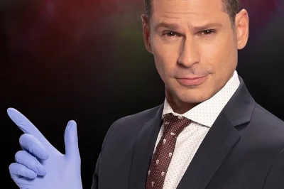 Sharp comedy, wild magic tricks & real audience moments at mike hammer’s las vegas show. includes reserved seating at four queens—easy booking, laughs guaranteed.