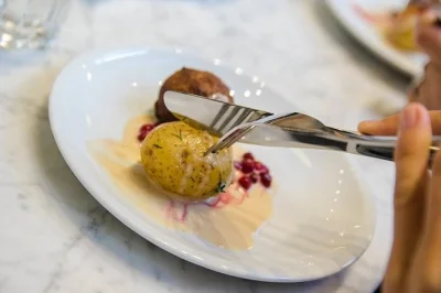 Let stockholm surprise you with a nordic food walk—taste cheeses, game, and sweets at Östermalms market hall, stroll gamla stan, and enjoy lunch with a local guide.