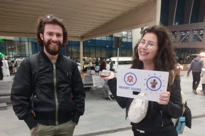 Llegar a el cairo nunca fue tan fácil: traslado privado desde el aeropuerto a tu hotel en el cairo o giza con asistencia, bienvenida y recogida flexible, incluso para vuelos nocturnos.