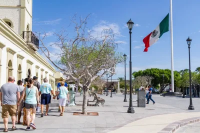 Los cabos, san jose del cabo e cabo san lucas: passeggia tra piazze storiche, assaggia cioccolato artigianale, naviga su barca con fondo trasparente fino a el arco, con transfer dall’hotel incluso.