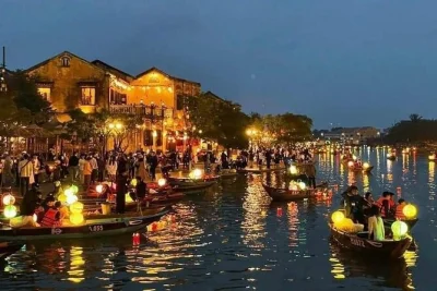Wander hoi an’s lantern-lit streets, stroll the old town with a guide, float the hoai river by sampan, and taste night market flavors. includes pickup and tickets.