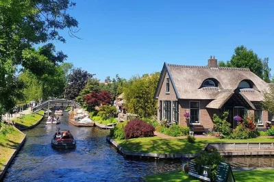 Scopri giethoorn in barca elettrica, assaggia formaggi olandesi a zaanse schans e guarda come si fanno gli zoccoli a mano. tour con guida, trasporto e esperienze pratiche incluse.