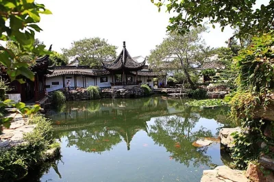 Descubra os canais de suzhou, explore jardins da unesco e viaje de trem-bala saindo de xangai. guia particular, almoço e traslado do hotel para um dia perfeito.