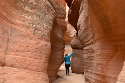 Feel the red sand under your boots on a 4wd day trip to peekaboo slot canyon from kanab. small group, local guide, snacks included. book your adventure today.