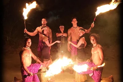 Vivez une soirée polynésienne à daytona beach avec dîner, accueil au lei, musique live et le spectaculaire feu des samoans. buffet et boissons inclus.