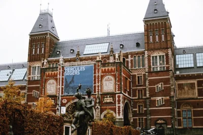 Scopri l’arte di amsterdam da vicino con un tour privato di van gogh e rijksmuseum, ingresso prioritario e una guida esperta che ti racconta storie fuori dai soliti percorsi.