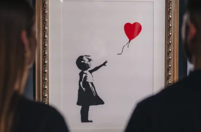 Descubra a arte de rua em madrid no museo banksy. mais de 180 obras, temas sociais e histórias globais com entrada flexível e fácil acesso.