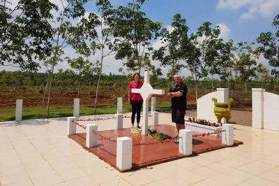 Recorre el campo de batalla de long tan en vietnam, visita la base de nui dat y el memorial de la cruz con un guía local. incluye transporte, entradas y almuerzo en ba ria.