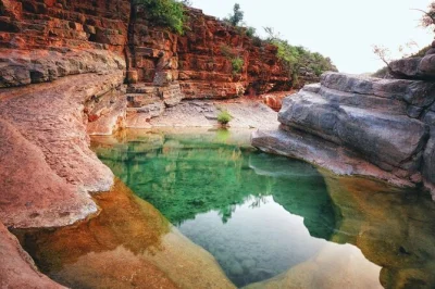 Laissez-vous guider par l’odeur des arganiers jusqu’à la vallée du paradis lors de cette escapade depuis agadir. baignade, guide local et prise en charge à l’hôtel pour une journée détente