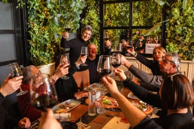 Entdecke civitavecchia bei einer tour durch die altstadt mit lokalen leckereien, marktbummel und spannenden geschichten. inklusive verkostungen und stadtspaziergang.