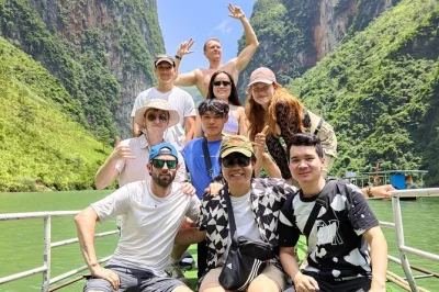 Scopri il ha giang loop in moto per 3 giorni: attraversa il passo ma pi leng, naviga il fiume nho que, incontra la gente del posto e gusta la vera cucina vietnamita. guida e pick-up inclusi.