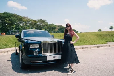 Book a private limousine in singapore for seamless transfer between changi airport, marina bay sands, and sentosa. reliable, comfortable, and easy.