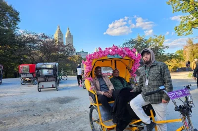 Sinta o ritmo da cidade em um passeio privado de pedicab pelo central park—conheça bow bridge, bethesda fountain e strawberry fields com guia local e conforto.