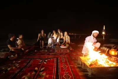Découvrez le lever du soleil à dos de chameau après une soirée barbecue, danse et observation des étoiles au camp al khayma. transfert et tente privée inclus.