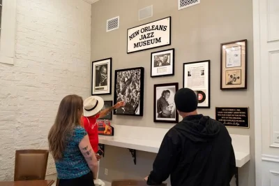 Erlebe new orleans’ jazzgeschichte bei einem spaziergang von louis armstrong park bis frenchmen street, geführt von einem einheimischen inklusive drink in einer live-musik-bar.