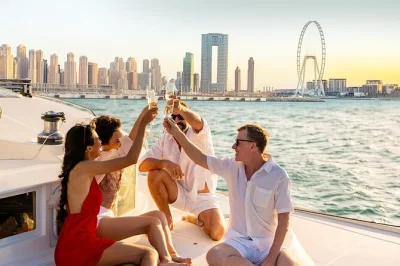 Profitez de l’heure dorée à bord d’un yacht à dubai marina, cocktail à la main, face à ain dubai et burj al arab. snacks, musique et capitaine local inclus pour une réservation facile.
