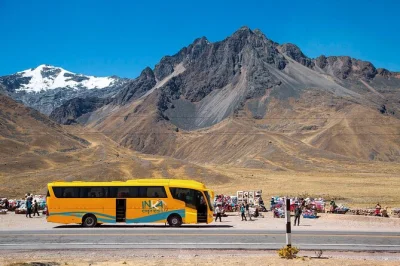 Descubra os andes no passeio de ônibus pela rota do sol de cusco a puno — visite raqchi, andahuaylillas, abra la raya e aproveite um almoço buffet. paradas guiadas inclusas.
