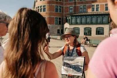 Scopri le vie del vecchio quebec, sali sulla funicolare e ascolta le storie di una guida locale. include pick-up in hotel e orari flessibili per il tuo gruppo.
