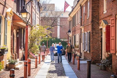Entdecke philadelphia old city bei einem spaziergang mit lokalem guide, besuche liberty bell, schlendere durch elfreth’s alley und erlebe washingtons kriegszelt im museum of the american revolution.