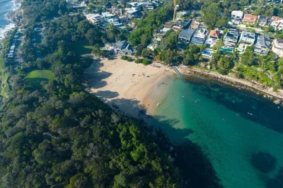 Disfruta del snorkel con la vida marina en cabbage tree bay, manly, y luego recorre los acantilados con vistas a northern beaches. grupo pequeño, equipo incluido y guía local.