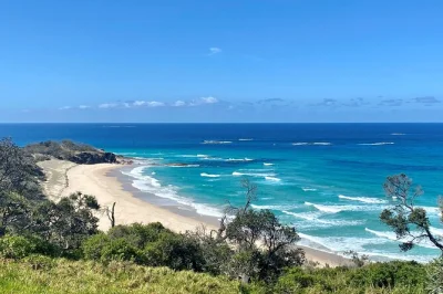 North stradbroke island erleben: wildlife-tour mit koalas, schwimmen im brown lake, gorge walk & entspannte fährfahrt ab brisbane.