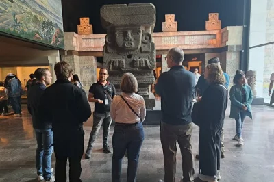 Découvrez le musée d’anthropologie de mexico en avant-première, admirez de près la pierre du soleil et écoutez les récits passionnés d’un guide local. billets inclus.