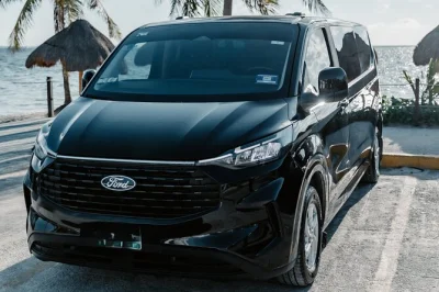 Arriva a cancun con un transfer privato in van nero, birre fresche e wifi. include il pick-up in aeroporto, salviette profumate e un autista locale che ti aspetta.