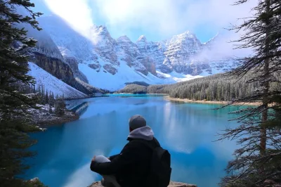 Scopri le rockies da vicino con un’escursione di un giorno a banff da calgary: visita lake louise, moraine lake o johnston canyon, bow falls e ascolta storie locali con una guida in piccolo gruppo. 