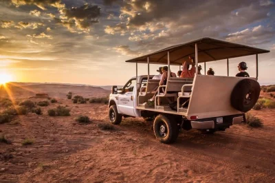 Descubre la belleza oculta de secret antelope canyon y la impresionante curva de horseshoe bend con guía navajo, grupo reducido y acceso privado—todo incluido.