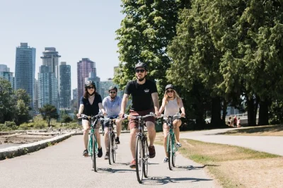 Scopri vancouver in bici tra stanley park, gastown e granville island con una guida locale. noleggio bici, casco e tour in piccoli gruppi per un’esperienza rilassata in città.