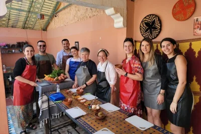 Vive una auténtica experiencia en marrakech: compra en el souk local, cocina con la chef fatima y disfruta de un almuerzo o cena casera en su hogar de la medina.