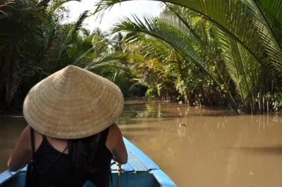 Ben tres ruhige kanäle, kokosnuss-süßigkeiten und mittagessen am flussufer – entdecke die dörfer im mekong-delta mit privatem guide und transfer ab saigon.