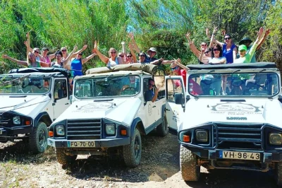 Descubre el lado salvaje del algarve en un safari en jeep de medio día desde albufeira. recorre pueblos de montaña, prueba miel local, visita el castillo de paderne y date un baño en los manantiale